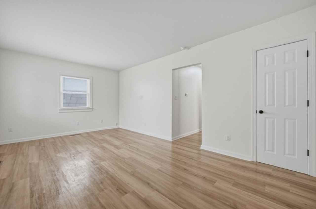 126 Ash Ave - Photo 6 of 18