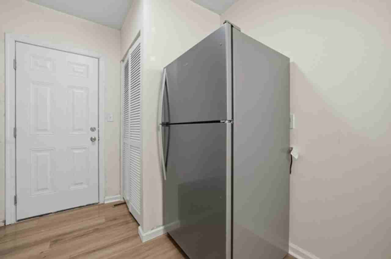 126 Ash Ave - Photo 7 of 18
