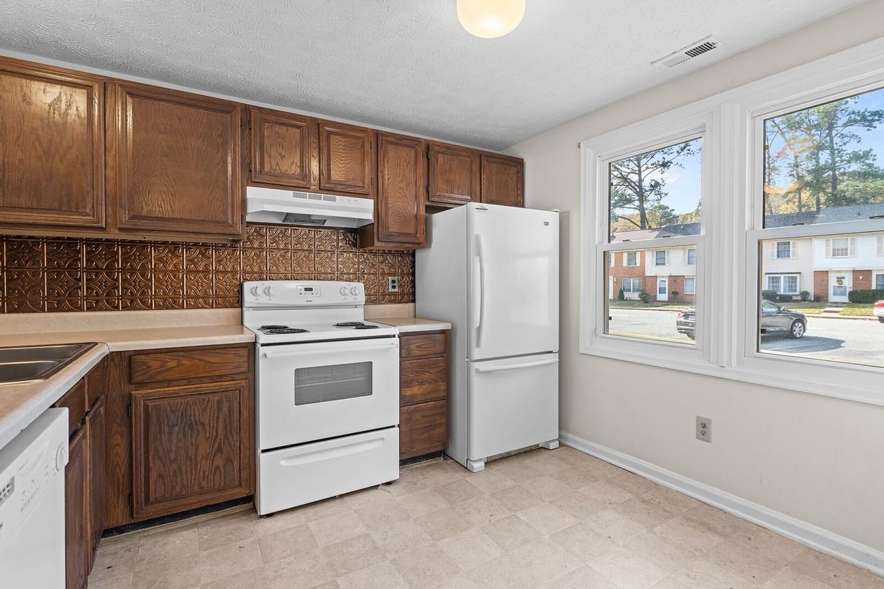 528 Chanticlar Ct - Photo 2 of 19