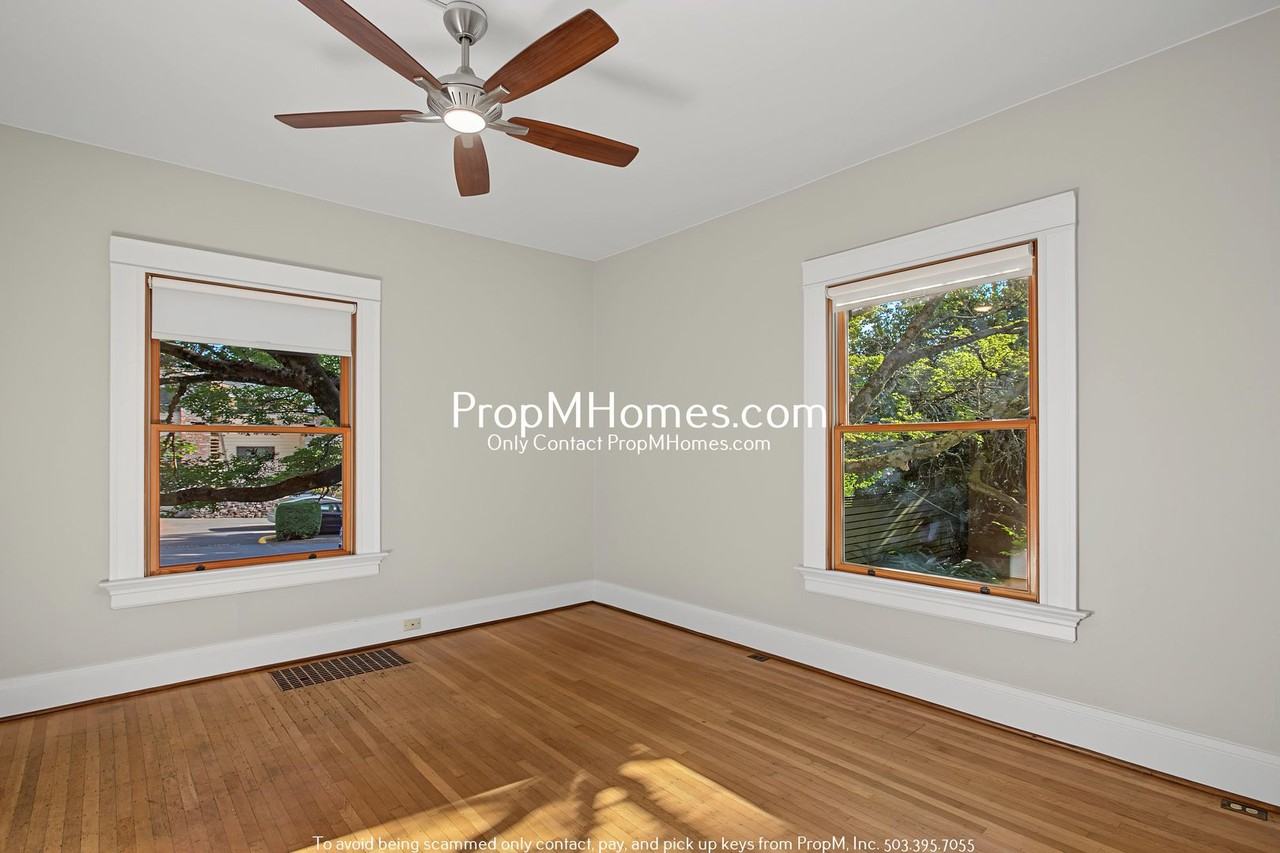 2233 Se Taylor St - Photo 2 of 23