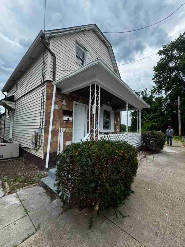 1717 Martha St - Photo 2 of 18