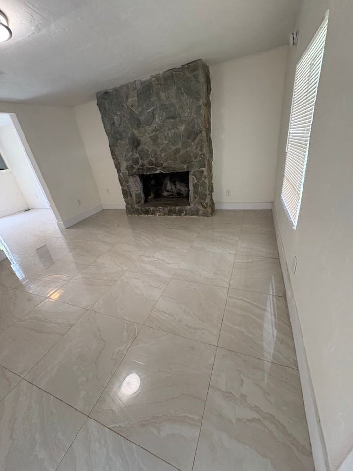 2624 Lee St - Photo 6 of 14