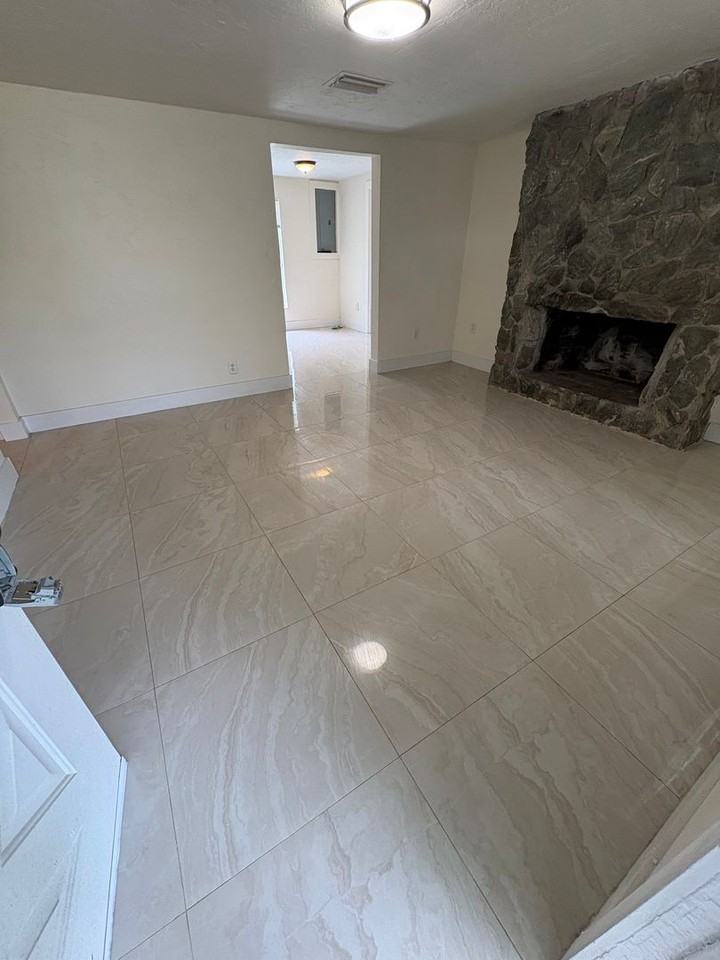 2624 Lee St - Photo 7 of 14