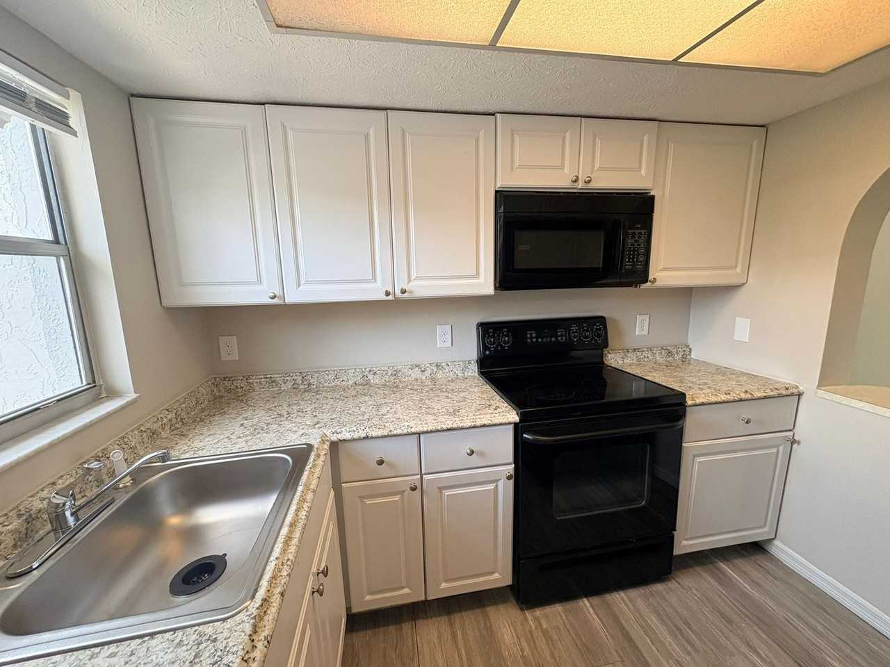 1123 Sw 48th Ter - Photo 2 of 16