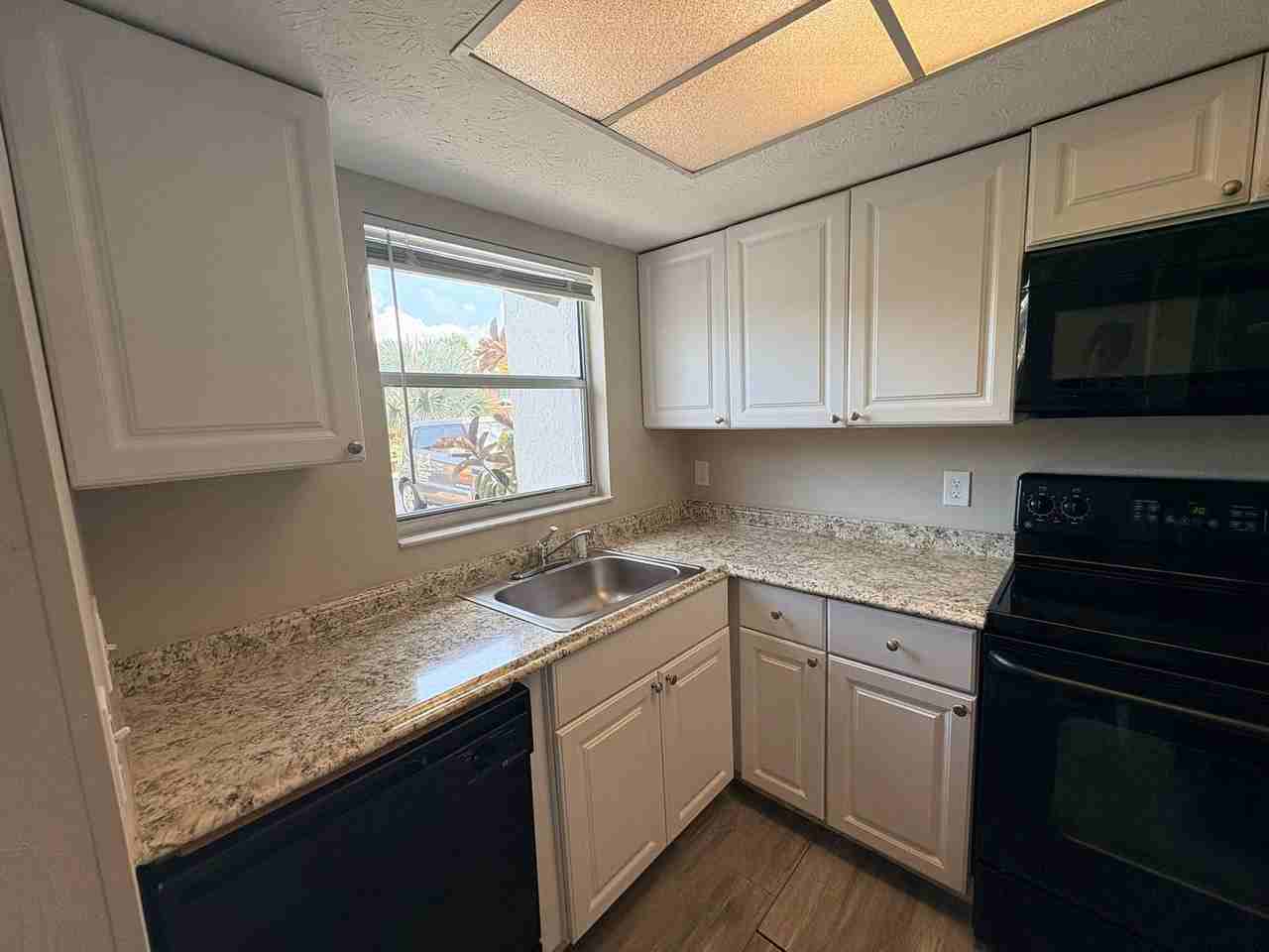 1123 Sw 48th Ter - Photo 3 of 16
