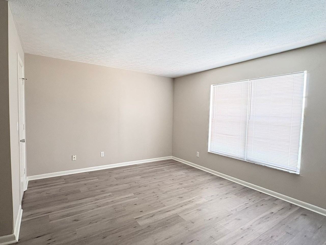 1123 Sw 48th Ter - Photo 6 of 16
