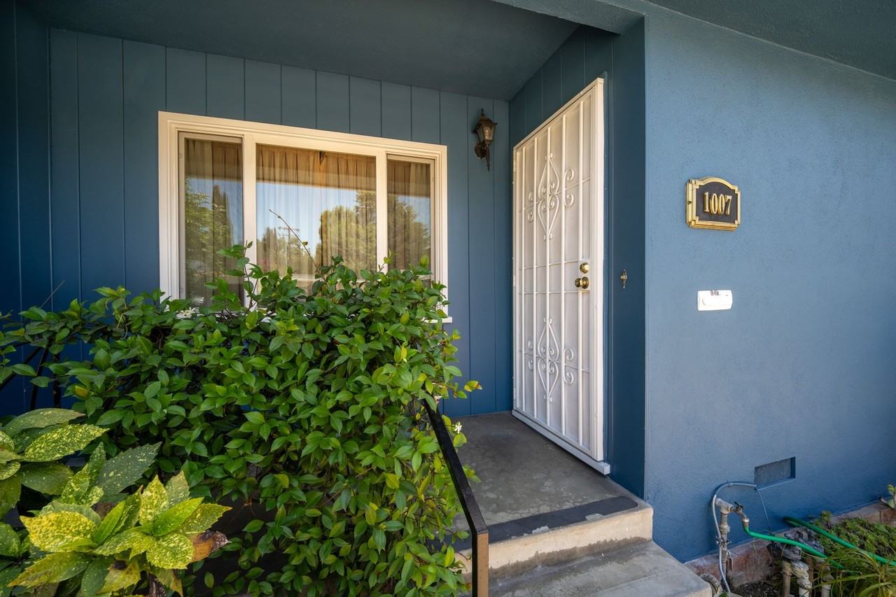 1007 Monterey Rd - Photo 4 of 32