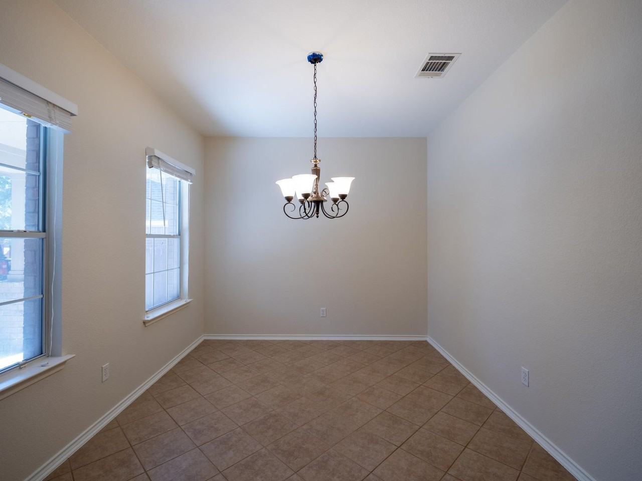 1710 Lomita Dr - Photo 3 of 20