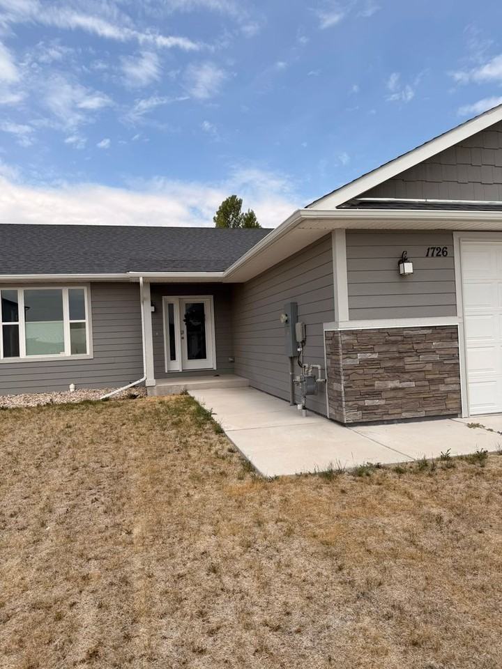 1726 Kade Ct - Photo 2 of 14