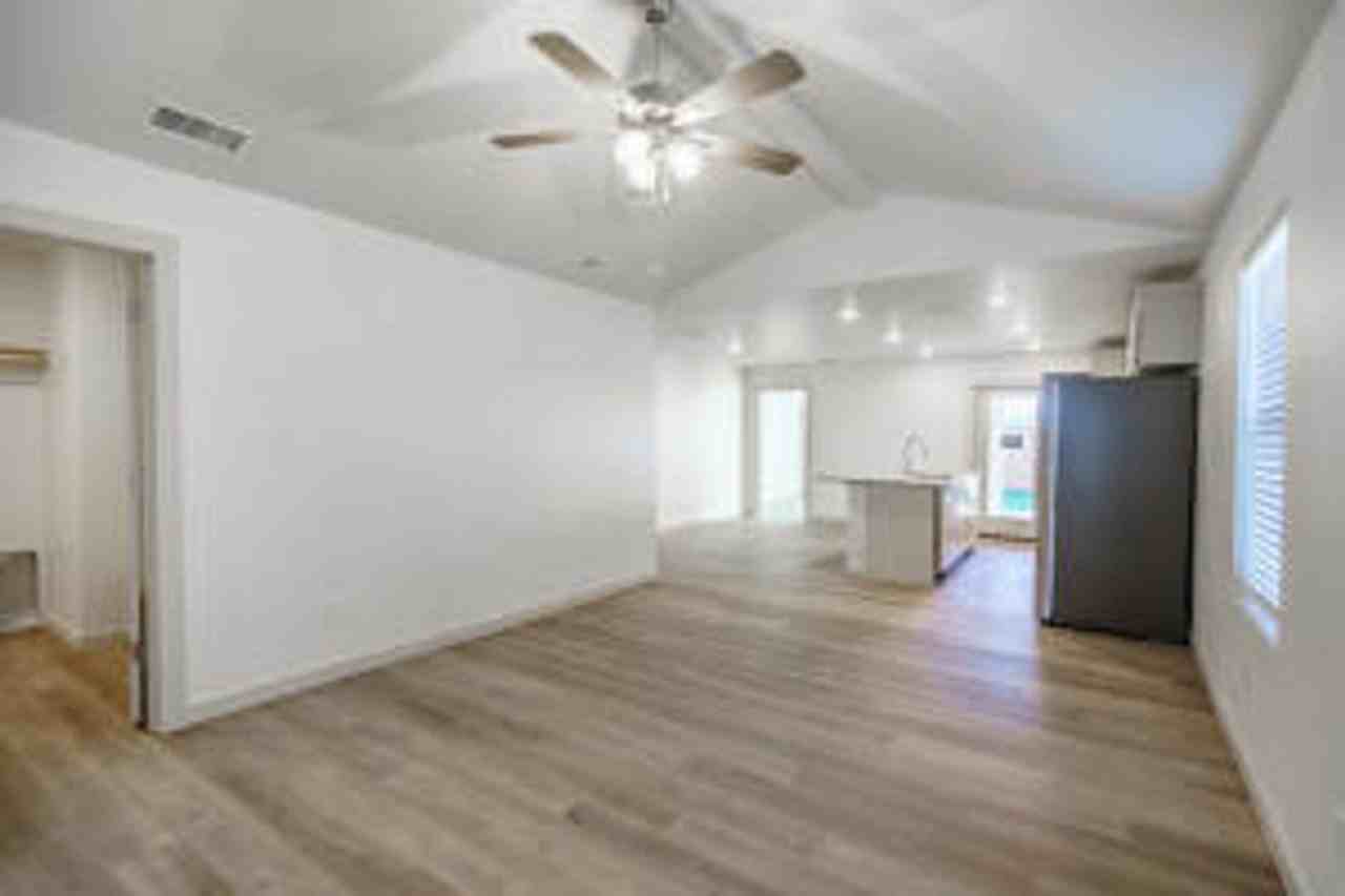 508 79th St - Photo 2 of 10