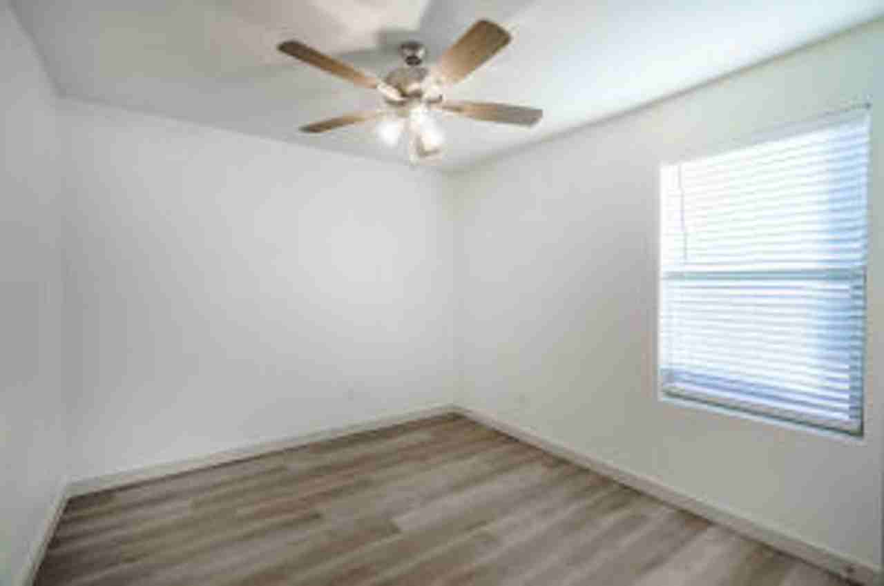 508 79th St - Photo 5 of 10