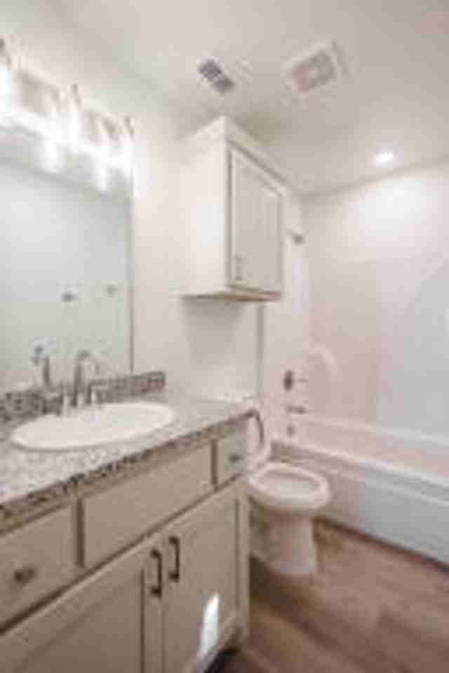 2711 62nd St - Photo 6 of 10