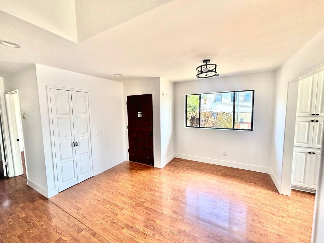 206 E Pine Ave - Photo 2 of 10