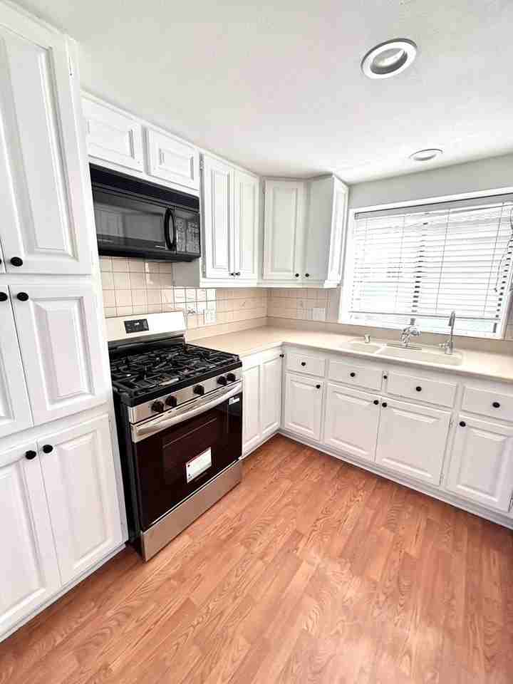206 E Pine Ave - Photo 3 of 10