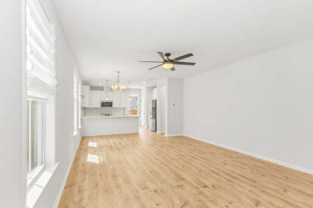 8826 Credence Dr - Photo 3 of 18