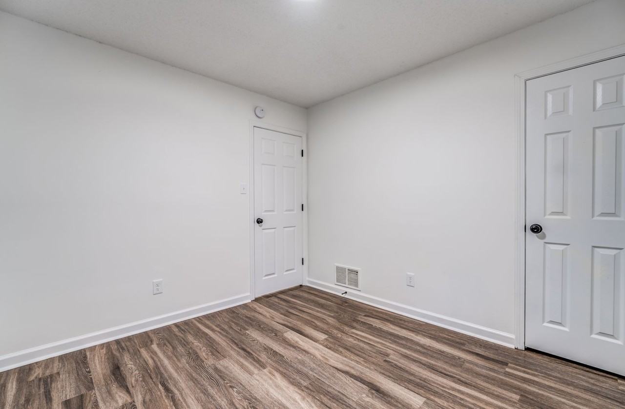 2151 Kirby Pkwy - Photo 7 of 12