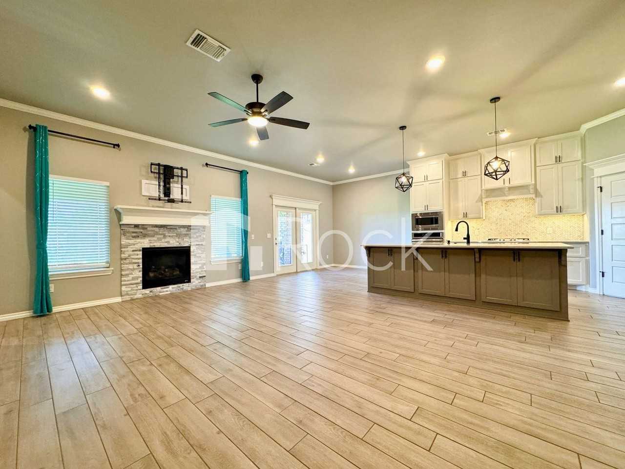 19113 Grove Pkwy - Photo 3 of 50