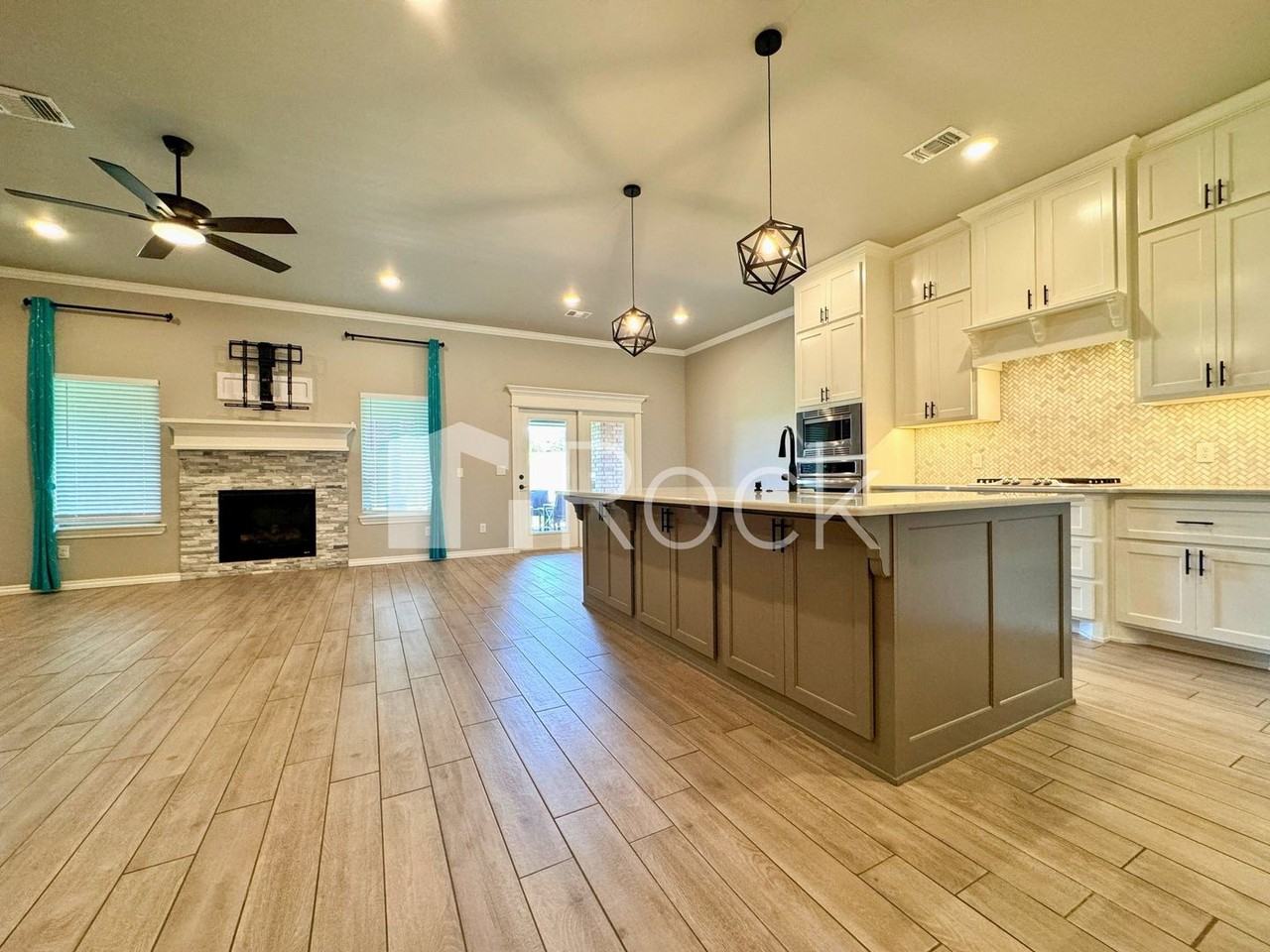 19113 Grove Pkwy - Photo 4 of 50