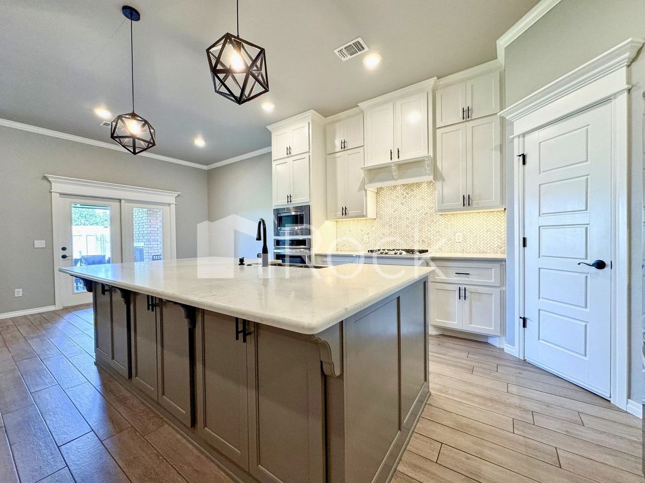 19113 Grove Pkwy - Photo 6 of 50