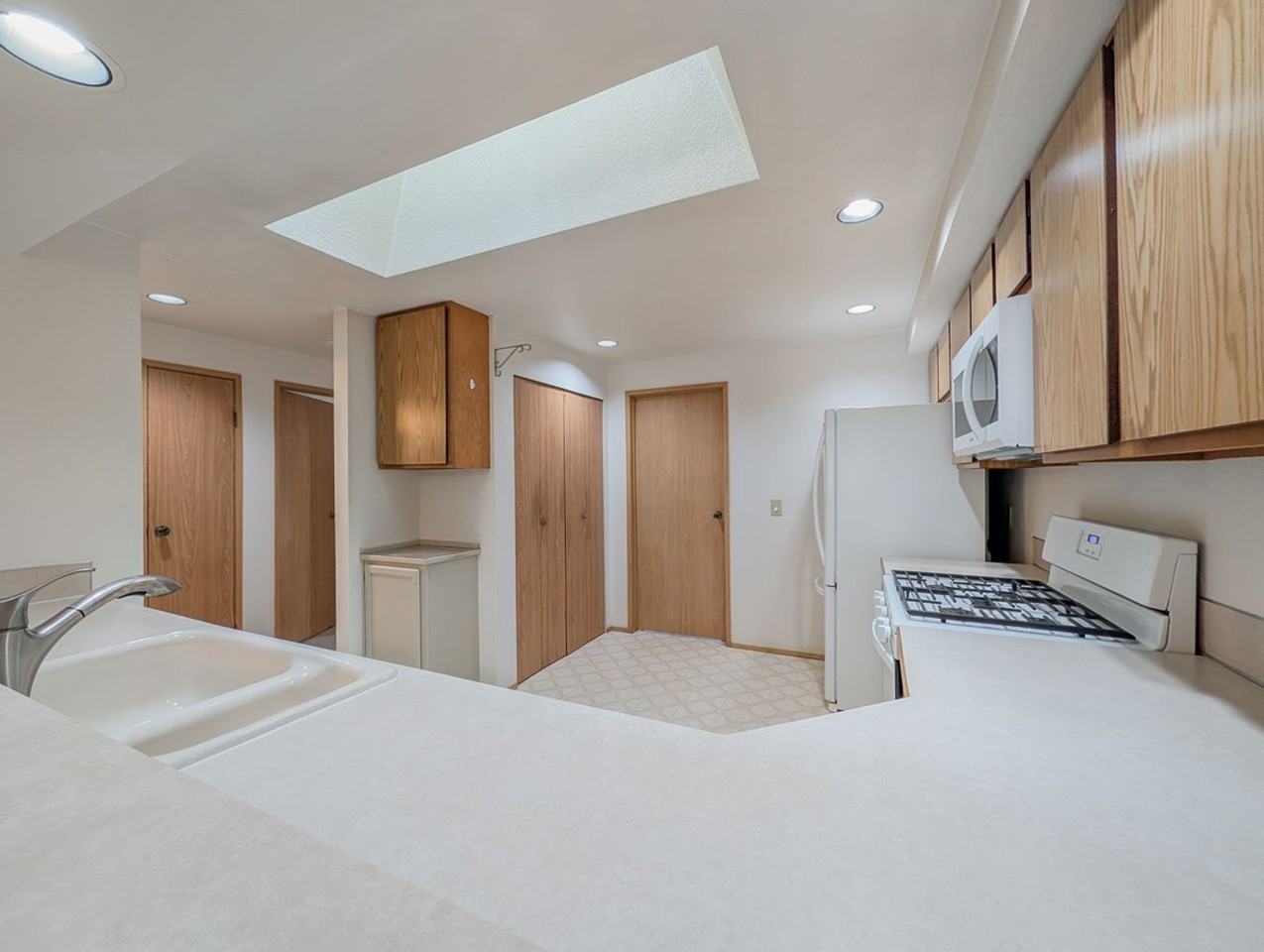 4724 74th Pl Ne - Photo 4 of 15