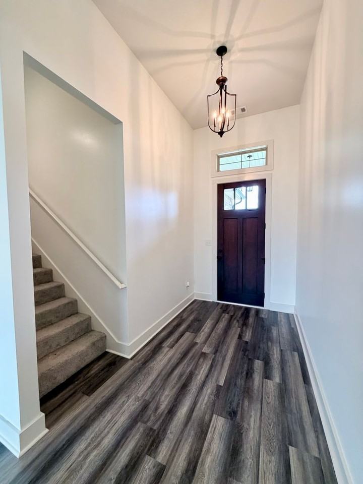 91 Barnyard Way - Photo 3 of 23