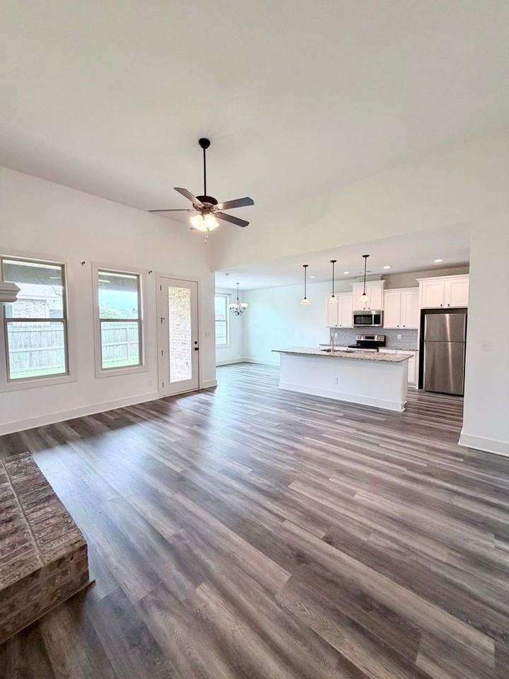91 Barnyard Way - Photo 5 of 23