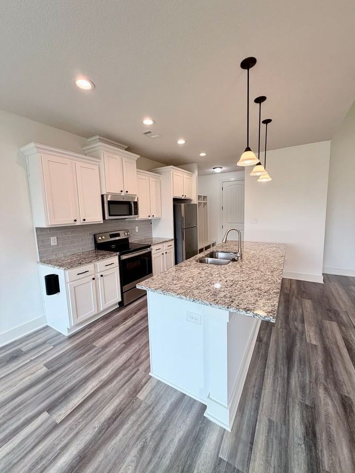 91 Barnyard Way - Photo 6 of 23