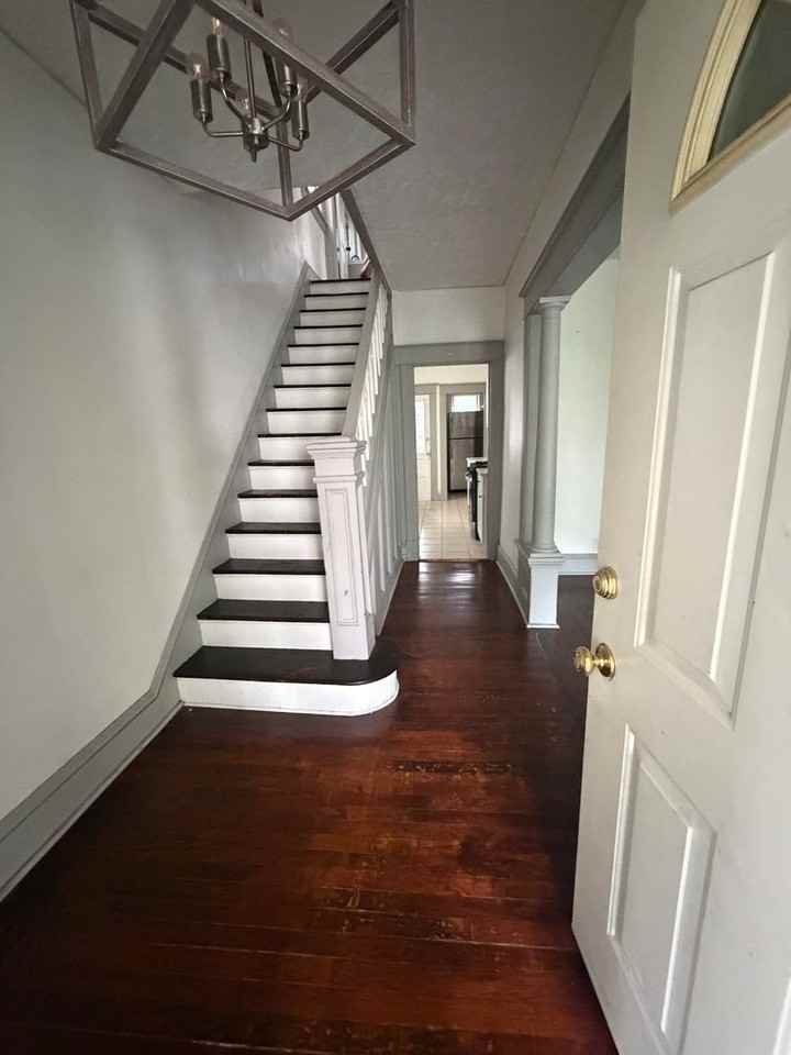 661 Myrtle Ave - Photo 4 of 11