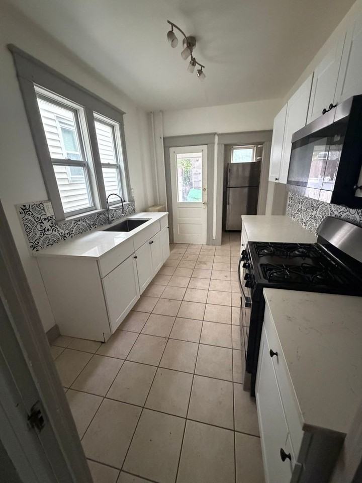 661 Myrtle Ave - Photo 5 of 11