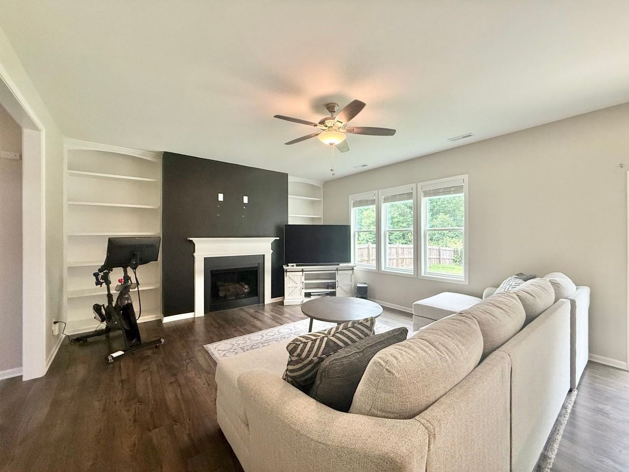 305 S Kramer Path - Photo 4 of 24