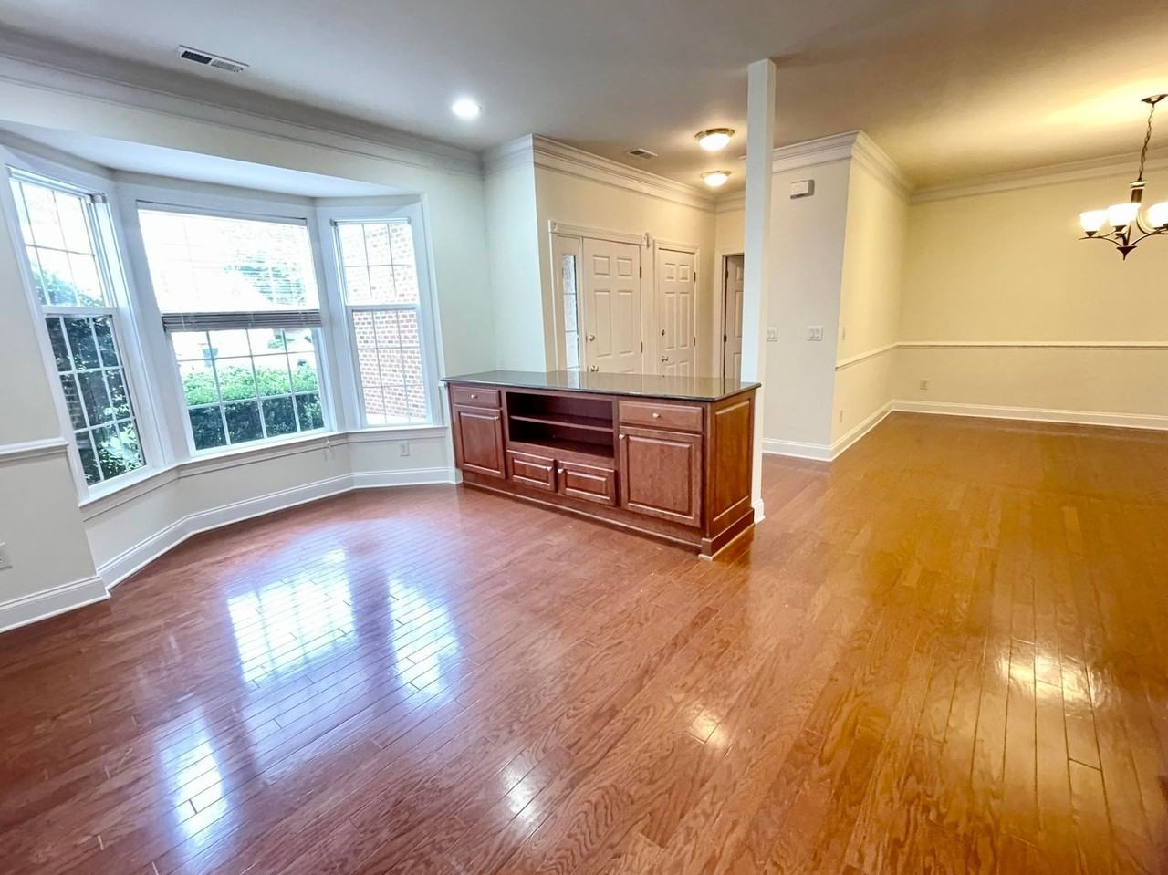 9519 Dellbrook Ct - Photo 5 of 30