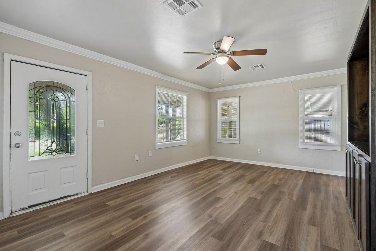 510 N Marshall Dr - Photo 2 of 34