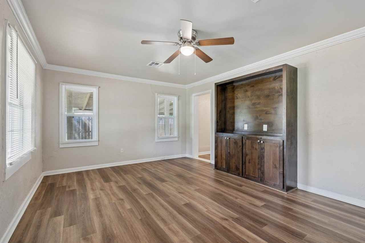 510 N Marshall Dr - Photo 4 of 34