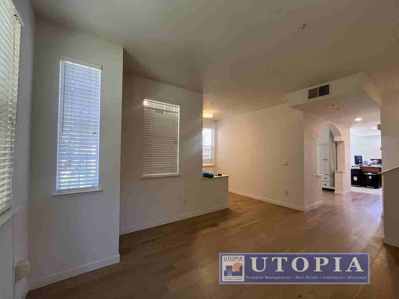 313 Village Cir - Photo 4 of 42