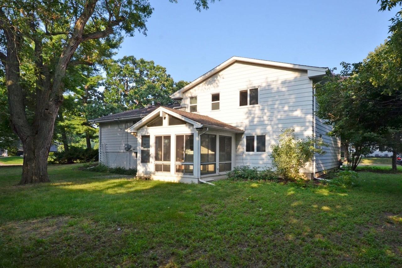 6233 Parnell Ave - Photo 2 of 26