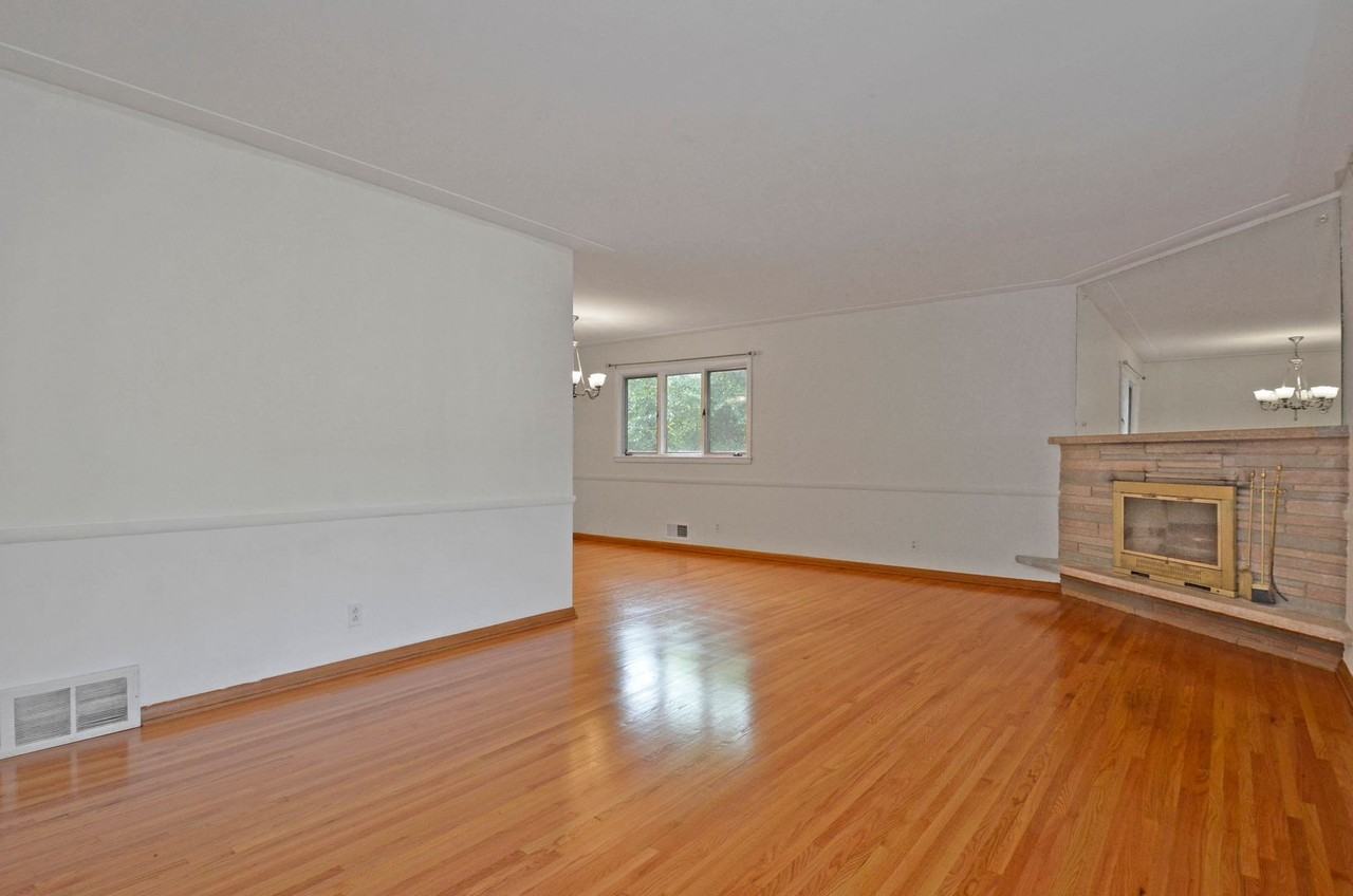6233 Parnell Ave - Photo 3 of 26
