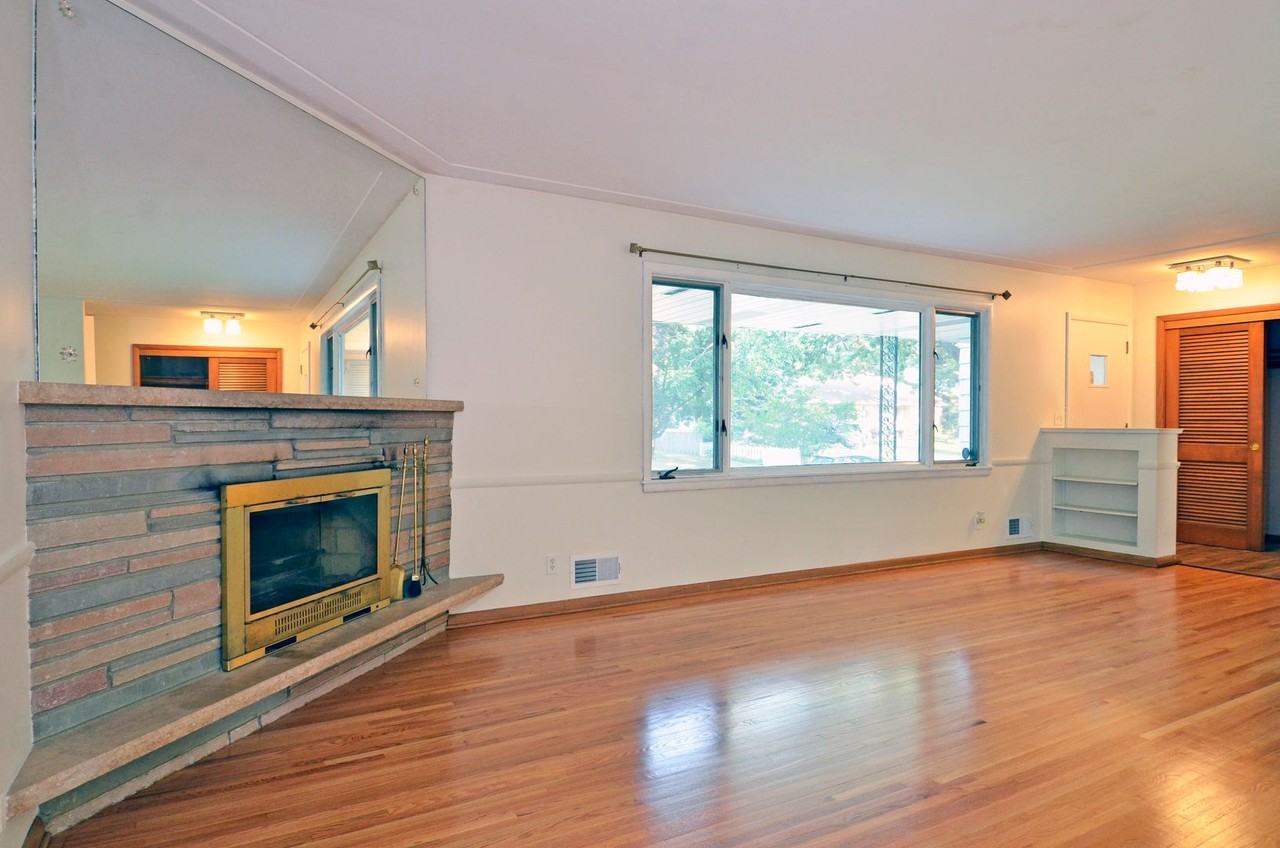 6233 Parnell Ave - Photo 4 of 26