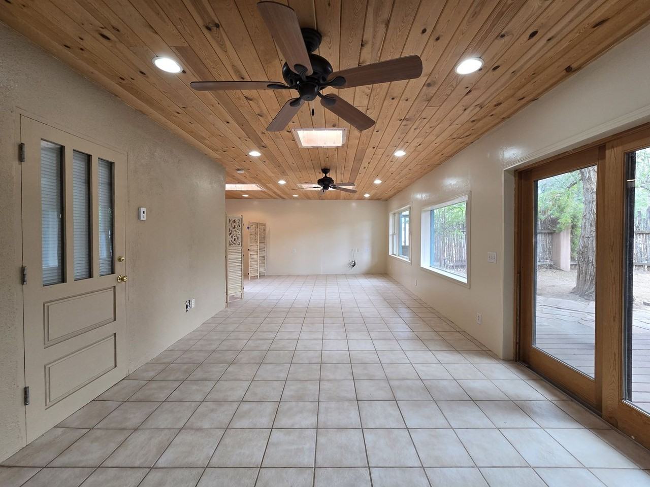 505 Grant Ave #B - Photo 3 of 24