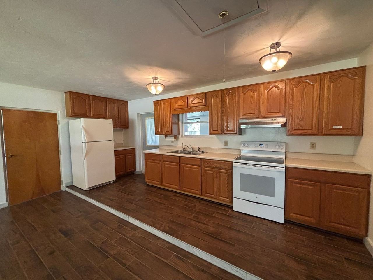 6352 Ne 86th Ave - Photo 5 of 25