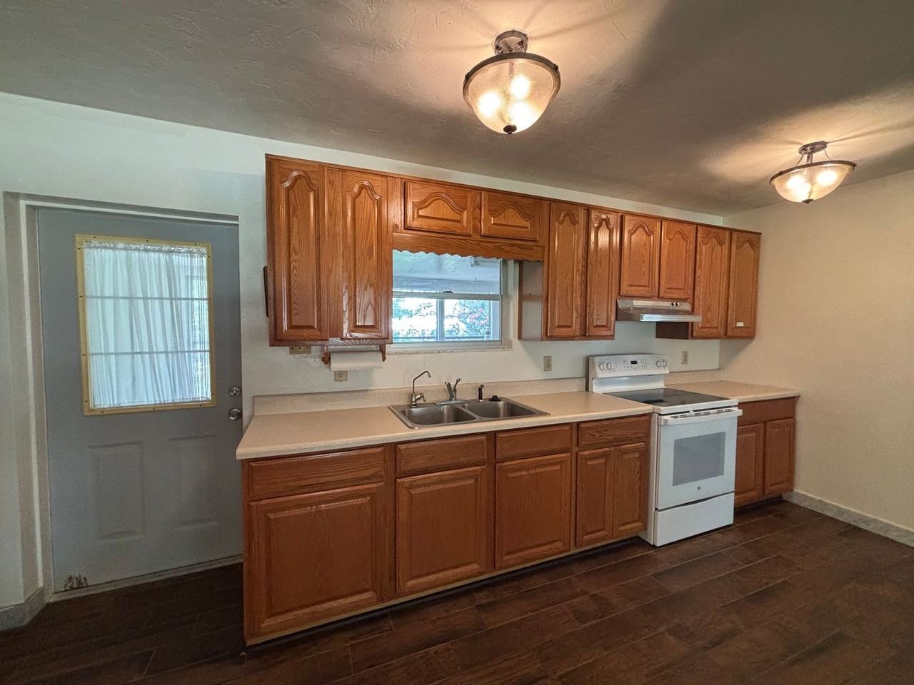 6352 Ne 86th Ave - Photo 6 of 25