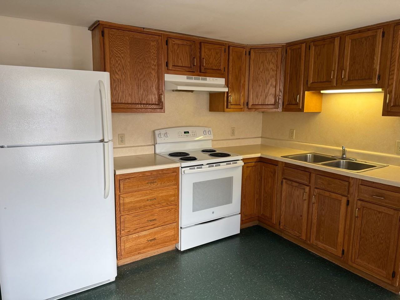 537 E King St - Photo 2 of 14