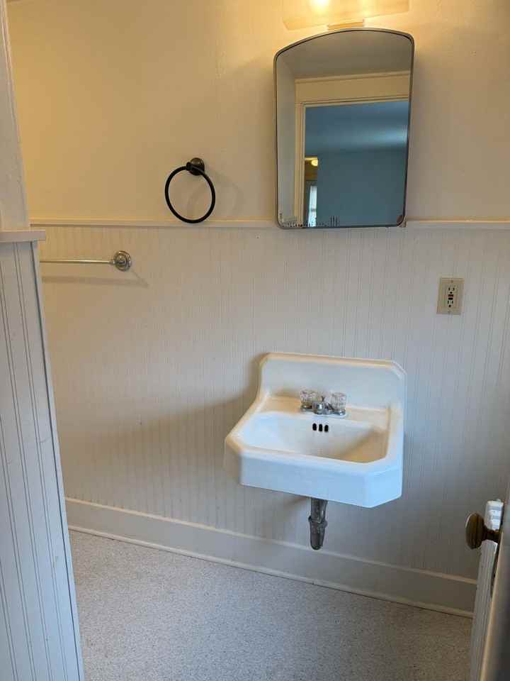 537 E King St - Photo 4 of 14