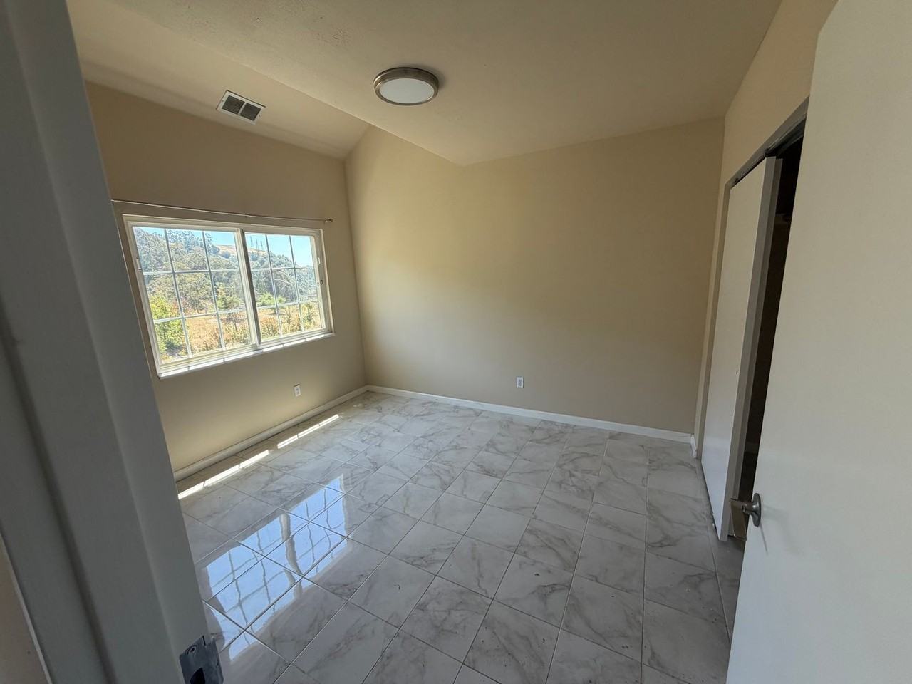 158 Caldecott Ln - Photo 7 of 12