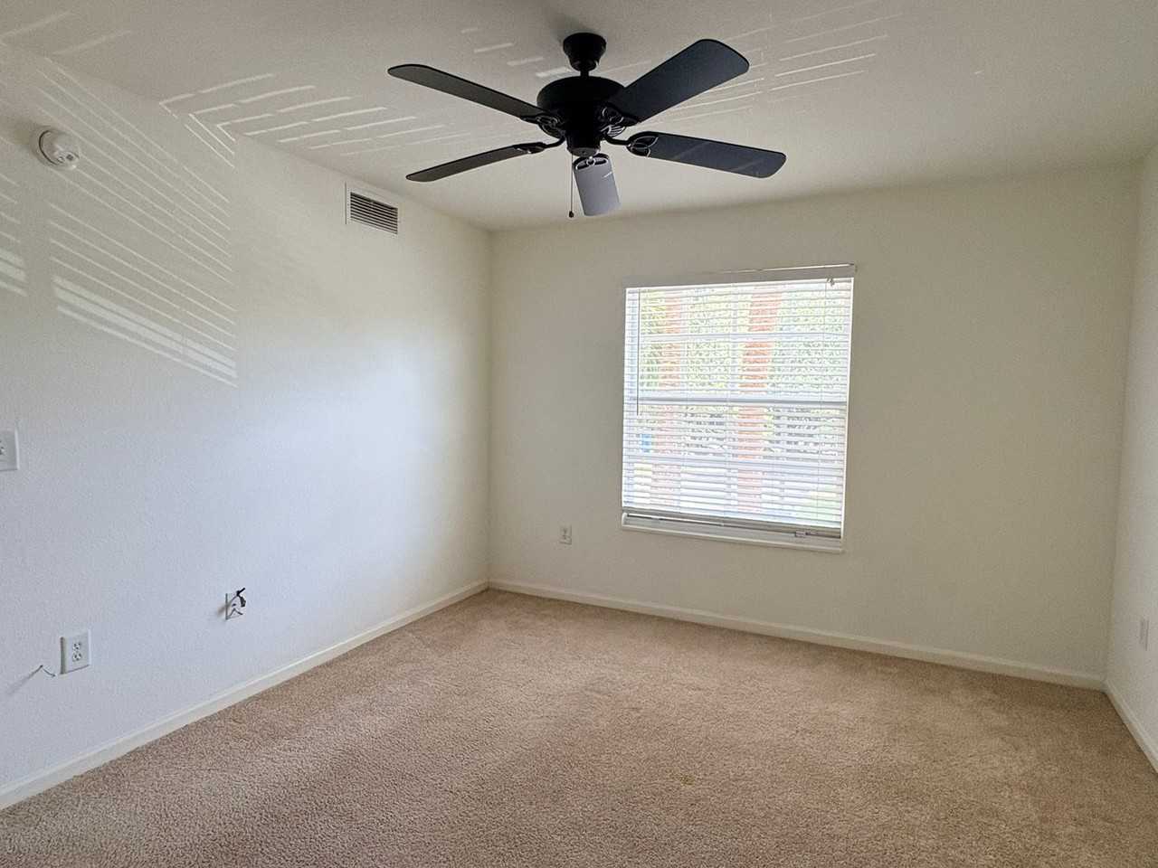 4127 4127 Residence 415 - 4127 Residence 415 - Photo 4 of 21