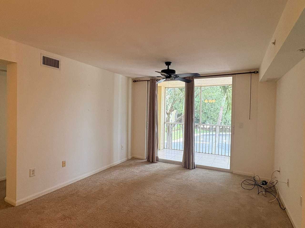 4127 4127 Residence 415 - 4127 Residence 415 - Photo 5 of 21