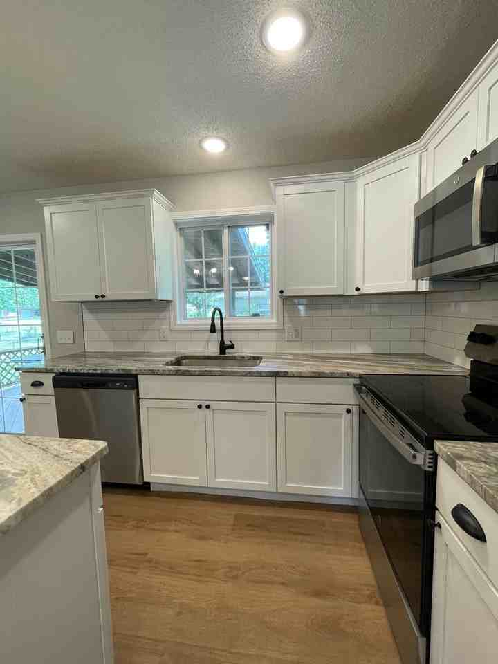 125 N Fairwood Ave - Photo 3 of 25