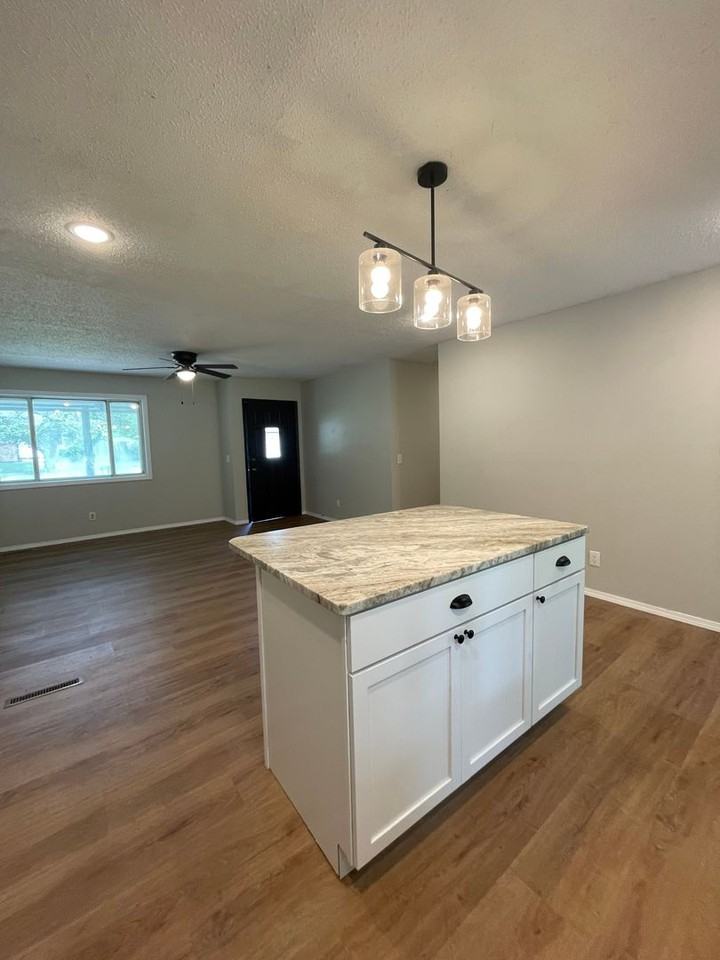 125 N Fairwood Ave - Photo 4 of 25
