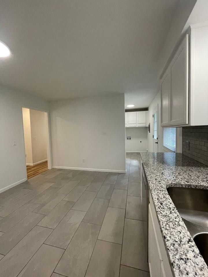 131 N Fairwood Ave - Photo 7 of 31