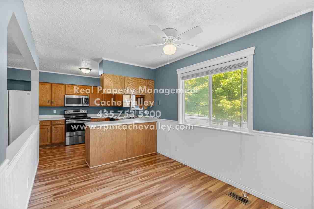 415 E 1150 N - Photo 5 of 25