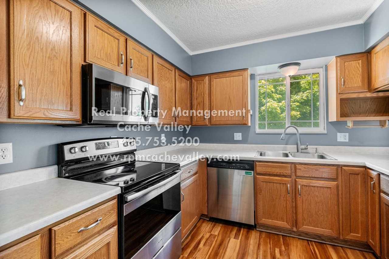 415 E 1150 N - Photo 6 of 25